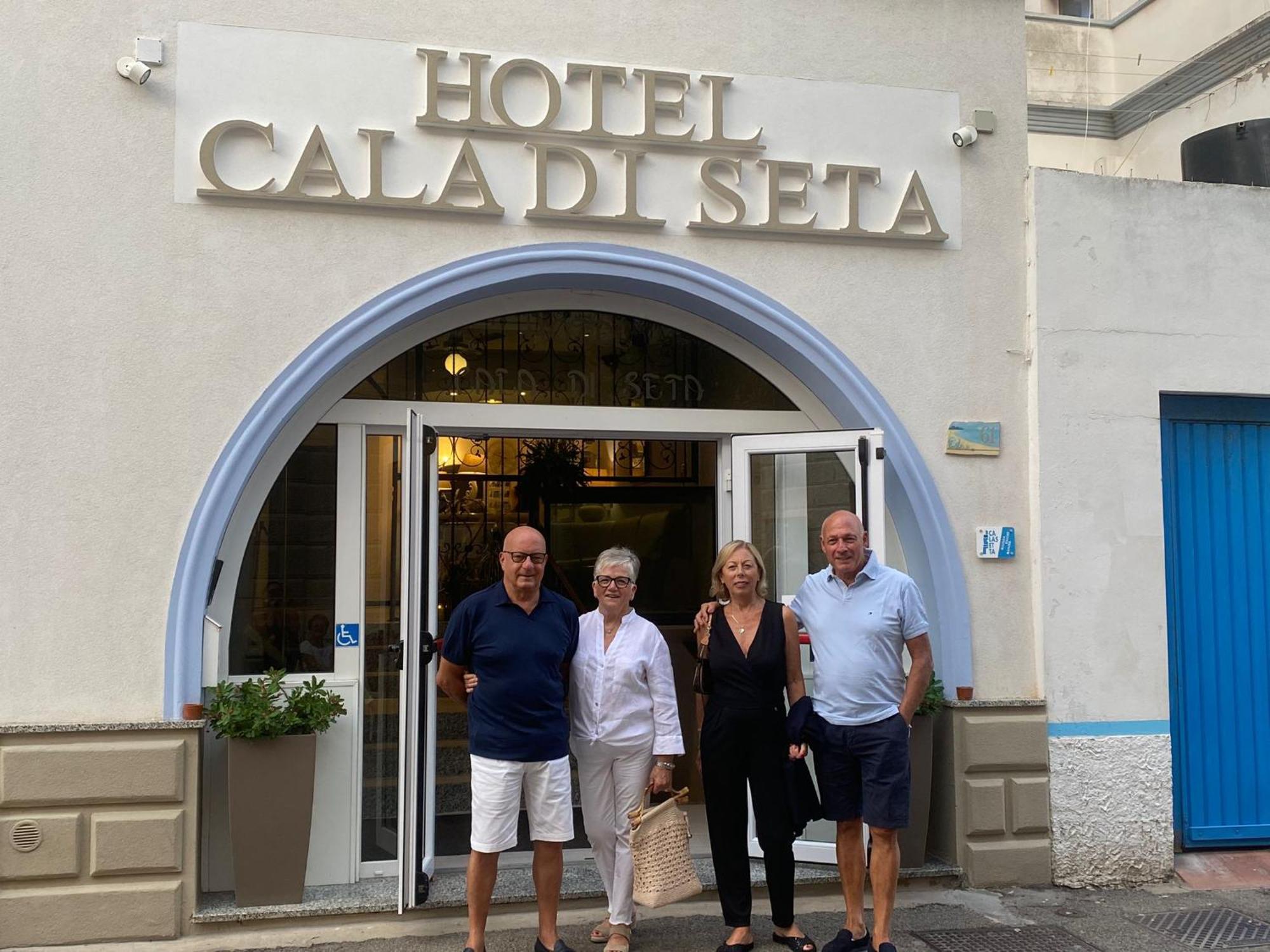 Hotel Cala Di Seta Calasetta Buitenkant foto